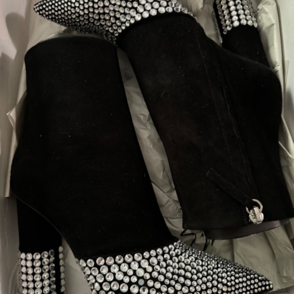 Boots - Picture 2 of 4